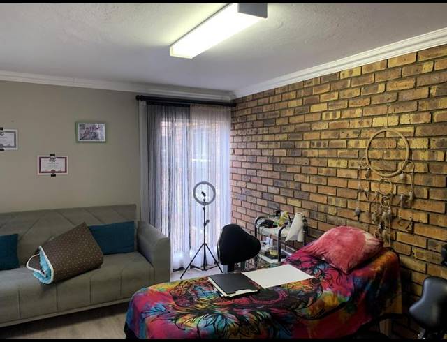 4 BEDROOM HOUSE FOR SALE IN SUNWARD PARK